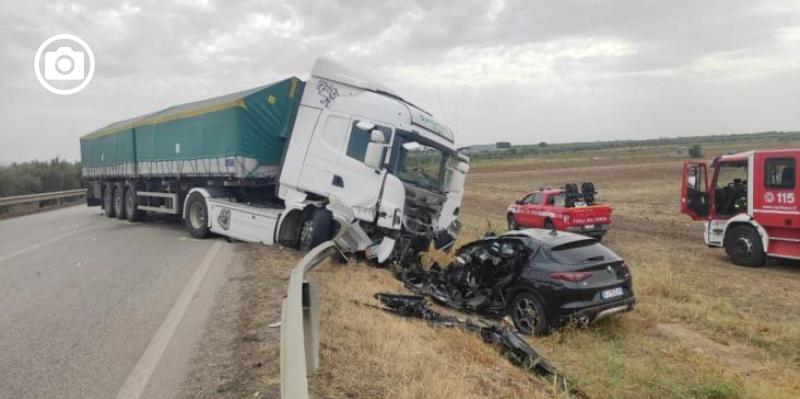 Impatto Tra Mezzo Pesante E Auto Sulla Ss Un Morto Scontro Avvenuto